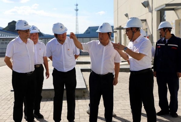 河北交投晟德基建集团公司党委书记、董事长齐树平调研蝉鸣山储能电站